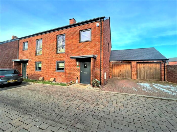 3 Bedroom End Of Terrace House To Rent In Lacey Grove, Uxbridge, UB10