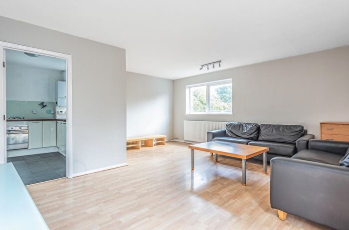 2 Bedroom Flat To Rent In Clarence Avenue, Clapham, London, SW4