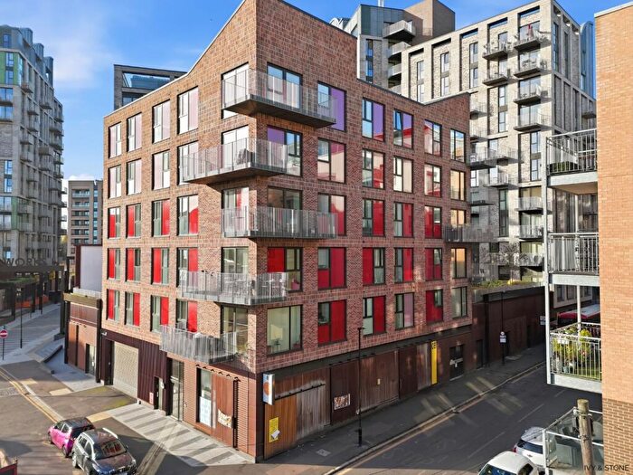 3 Bedroom Apartment For Sale In Hoy Street, London, Greater London, E16