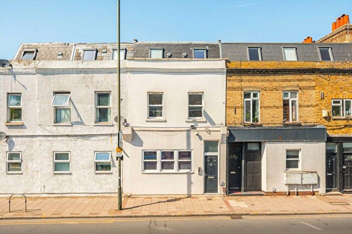 2 Bedroom Flat For Sale In Kingston Road, Wimbledon, SW19