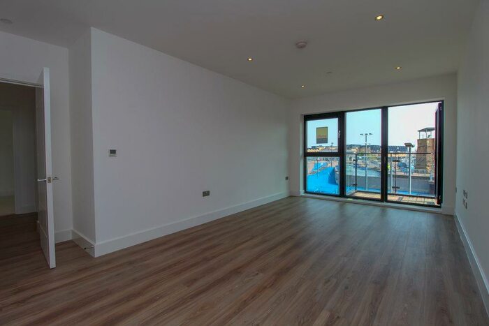 2 Bedroom Flat To Rent In Whitewater House, Bayscape, Cardiff Marina, CF11