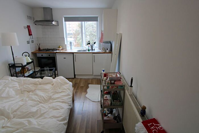Studio To Rent In Walworth Road, London, SE17