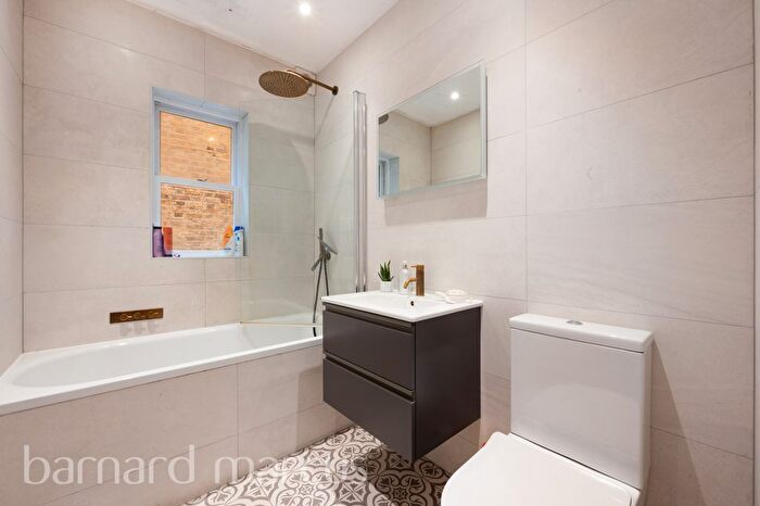 1 Bedroom Flat To Rent In Parklands, Berrylands, Surbiton, KT5