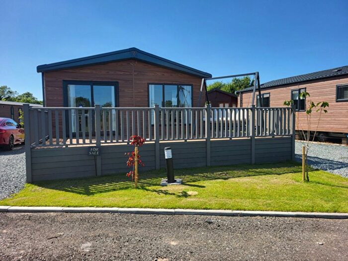 3 Bedroom Mobile/park Home For Sale In Back Road, Newton On Derwent, York, YO41