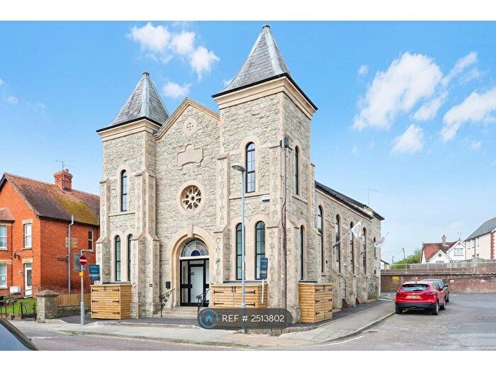 2 Bedroom Flat To Rent In Churchbury House, Gillingham, SP8