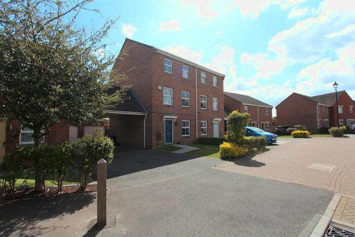 4 Bedroom Town House To Rent In Amethyst Drive, Sittingbourne, ME10