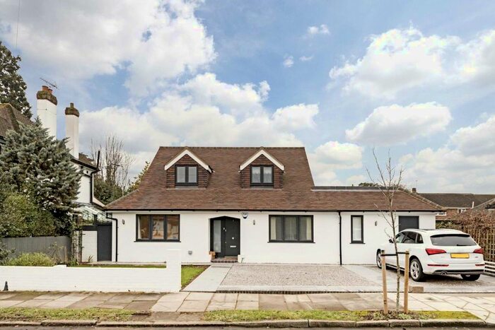 4 Bedroom Property To Rent In Kingswood Avenue, Hampton, TW12