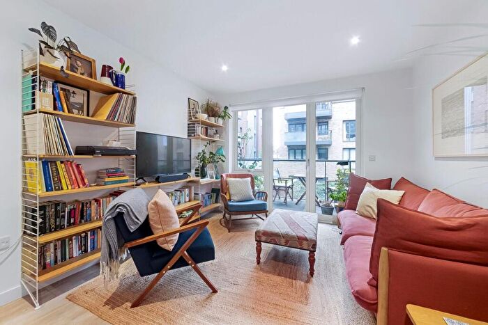 3 Bedroom Apartment For Sale In Cobden Walk, Peckham, London, SE15