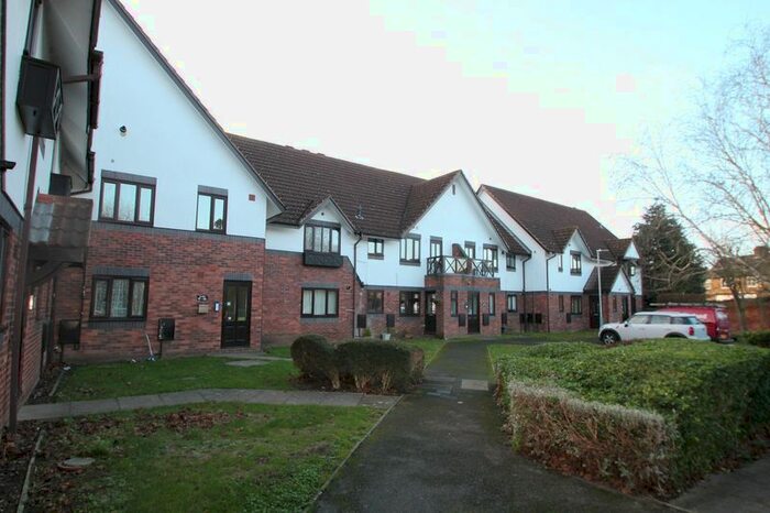 Studio To Rent In Osprey Close, West Drayton, UB7