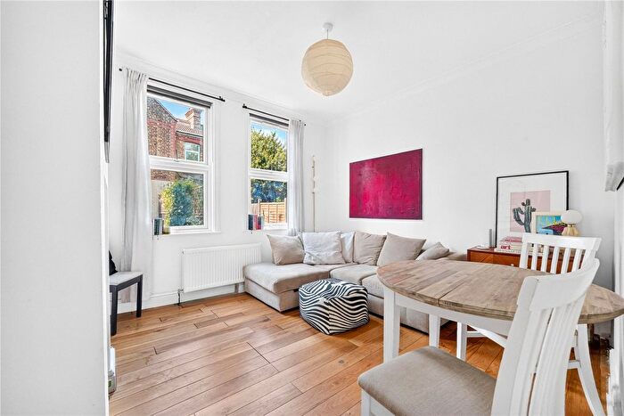 2 Bedroom Flat For Sale In Clementina Road, Leyton, London, E10
