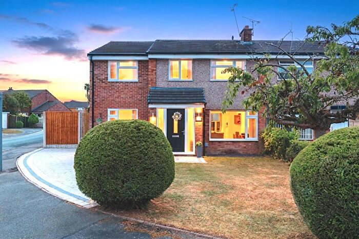 4 Bedroom Semi-Detached House For Sale In Grosvenor Avenue, Hartford, CW8