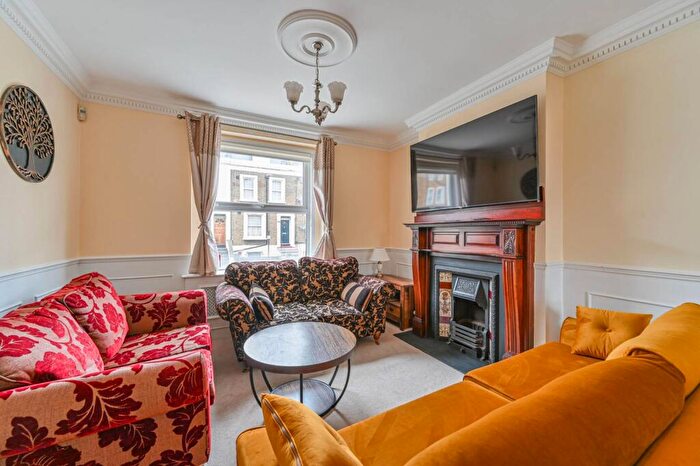 3 Bedroom Maisonette To Rent In Alpha Road, New Cross, London, SE14