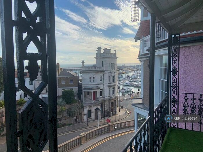 2 Bedroom Flat To Rent In Albion Hill, Ramsgate, CT11