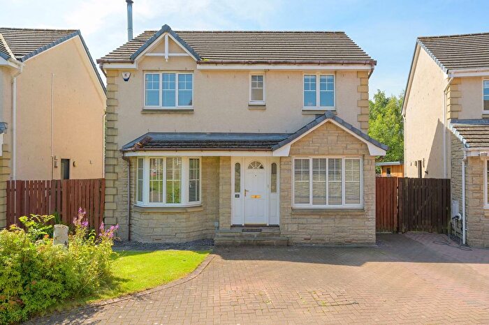 5 Bedroom Detached House For Sale In Maclean Way, Pitreavie Castle, KY11