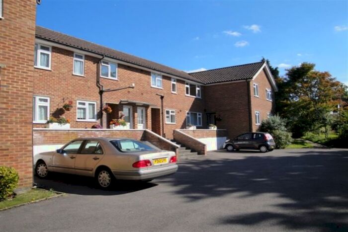 2 Bedroom Apartment To Rent In Bedroom Property In Godalming, GU7