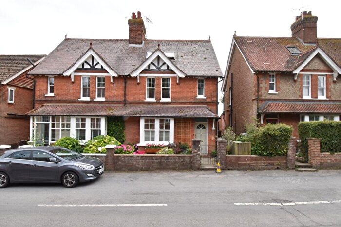 3 Bedroom Semi-Detached House For Sale In High Street, Lenham, ME17