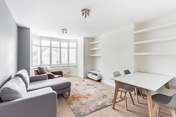 2 Bedroom Flat To Rent In Arragon Gardens, Streatham Common, London, SW16