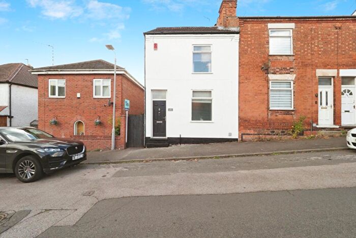 3 Bedroom Semi-Detached House For Sale In Park Road, Nottingham, NG4