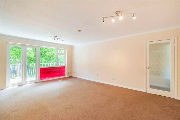 2 Bedroom Flat To Rent In Linden Lee, Westfield Park, Hatch End, Pinner, Middlesex, HA5