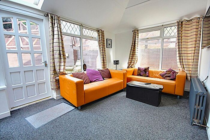 6 Bedroom Semi-Detached House To Rent In Orchard Drive, Durham, DH1