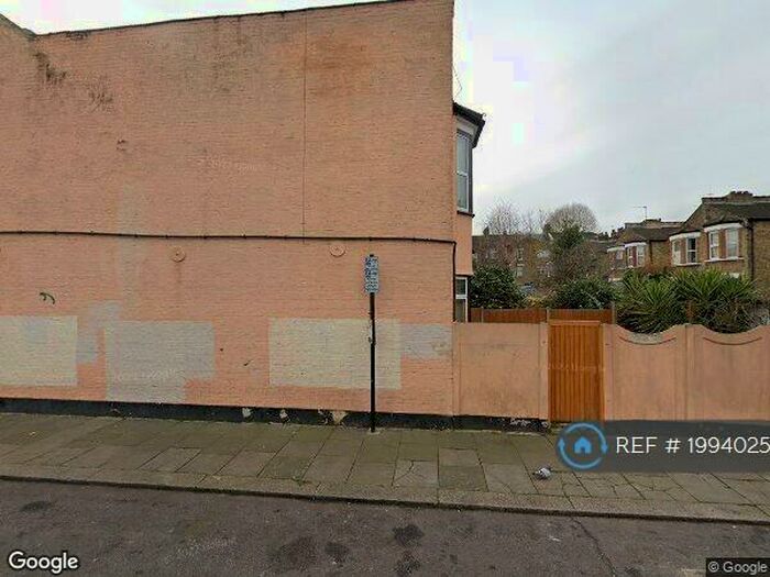 2 Bedroom Flat To Rent In Woodside Gardens, London, N17