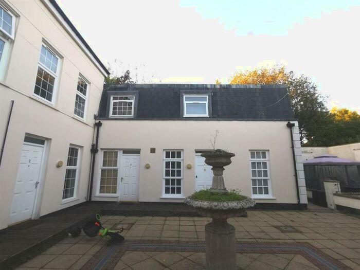 2 Bedroom House To Rent In Monterey Close, London, NW7