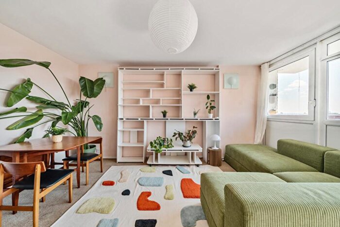 2 Bedroom Flat For Sale In Wilmer House, Daling Way, London, E3