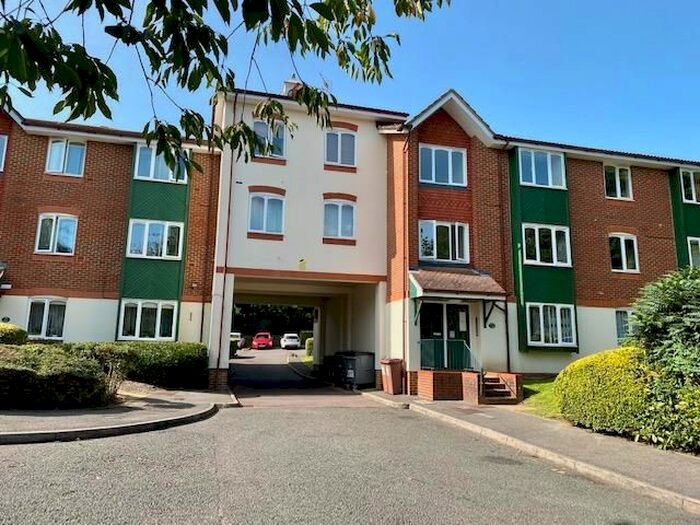 1 Bedroom Flat To Rent In Missenden Gardens, Burnham, Slough SL1