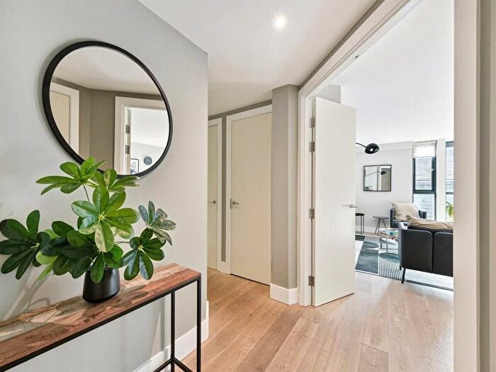 1 Bedroom Flat For Sale In Cable Street, Manchester, M4