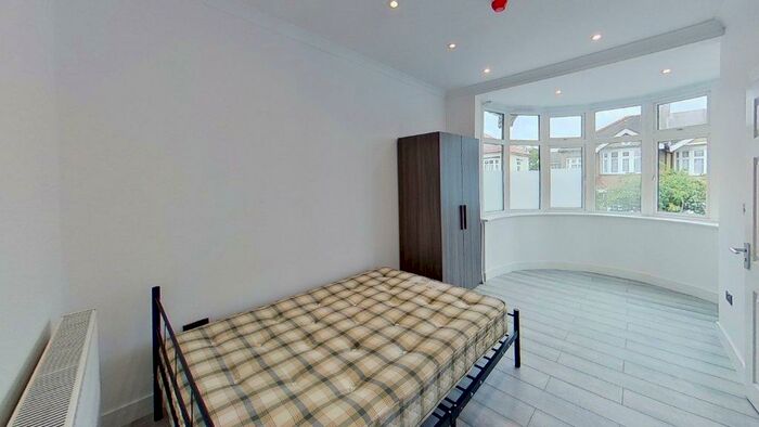 6 Bedroom House To Rent In Fowey Avenue, Ilford, IG4