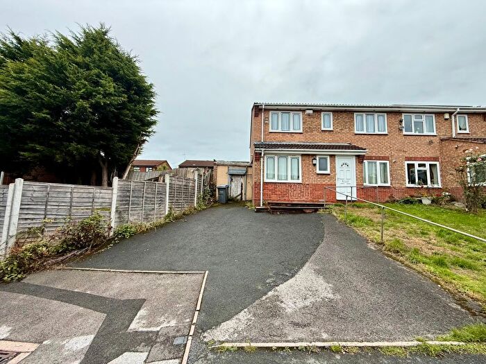 4 Bedroom Semi Detached House To Rent In Beck Close, Smethwick, B66