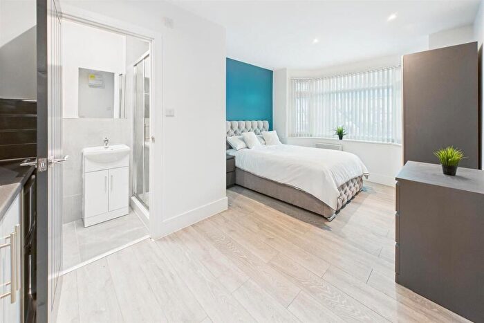 1 Bedroom Studio To Rent In Wyken Avenue, Coventry, CV2