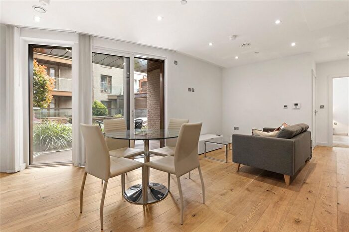 1 Bedroom Flat To Rent In Palace View, Lambeth High Street, Lambeth, London, SE1