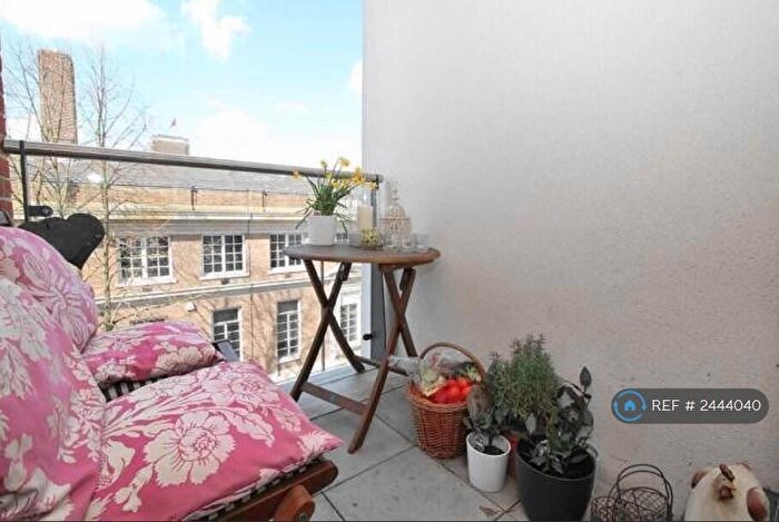 2 Bedroom Flat To Rent In Wells Crescent, Chelmsford, CM1