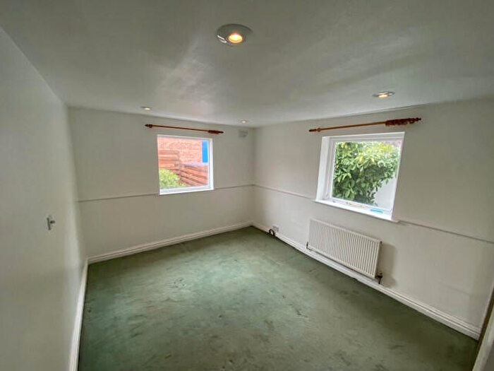 2 Bedroom Apartment For Sale In - St. Annes Road East, Lytham St. Annes, Lancashire, FY8