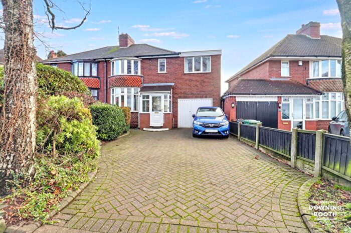 3 Bedroom Semi Detached House For Sale In Lazy Hill Road, Aldridge, Walsall, WS9