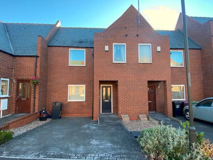 2 Bedroom Town House To Rent In Old School Lane, Creswell, Worksop, S80