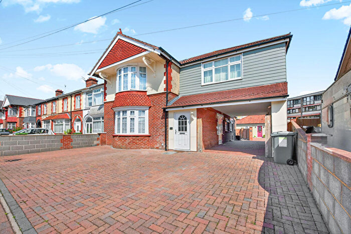 4 Bedroom Terraced House For Sale In Chatsworth Avenue, Cosham, PO6