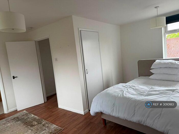 Studio To Rent In Orchard Lane, East Molesey, KT8