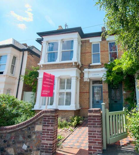 3 Bedroom Detached House To Rent In Victoria Road, Leigh-On-Sea, SS9