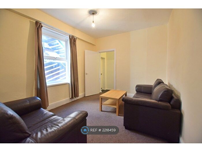 2 Bedroom Flat To Rent In Cartington Terrace, Newcastle Upon Tyne, NE6