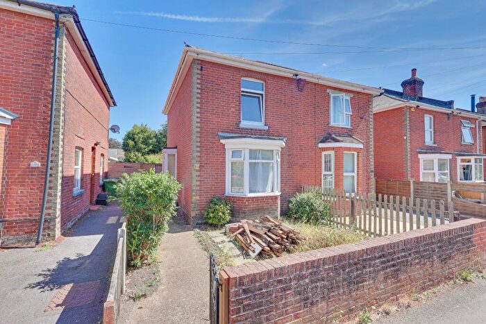 3 Bedroom Semi-Detached House For Sale In Pinegrove Road, Sholing, SO19