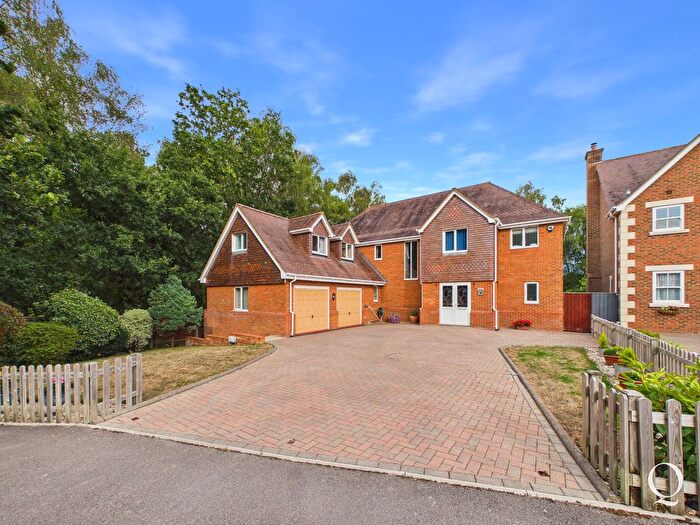 5 Bedroom Detached House For Sale In Portmore Close, Broadstone, BH18