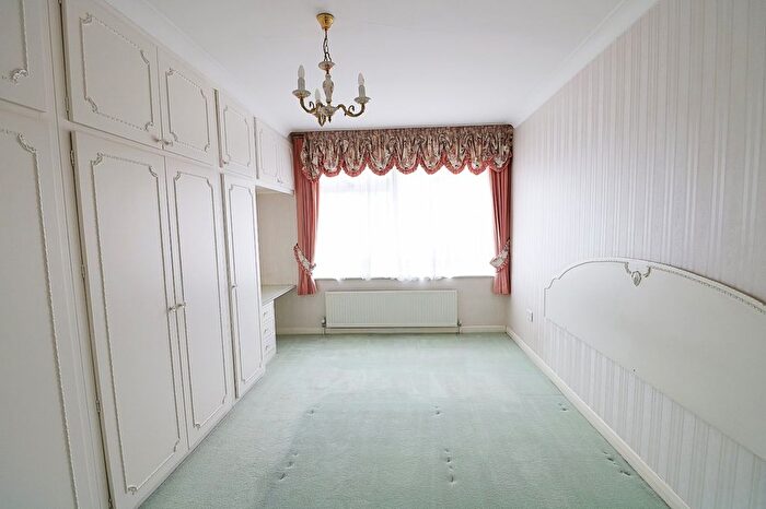2 Bedroom Flat To Rent In Barton Meadows, Ilford, IG6