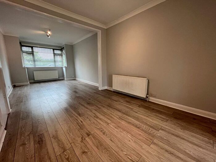 3 Bedroom Terraced House To Rent In Hamilton Road, London, NW11