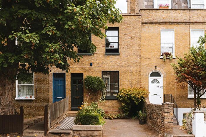 3 Bedroom Terraced House For Sale In Navarino Road, Hackney, E8
