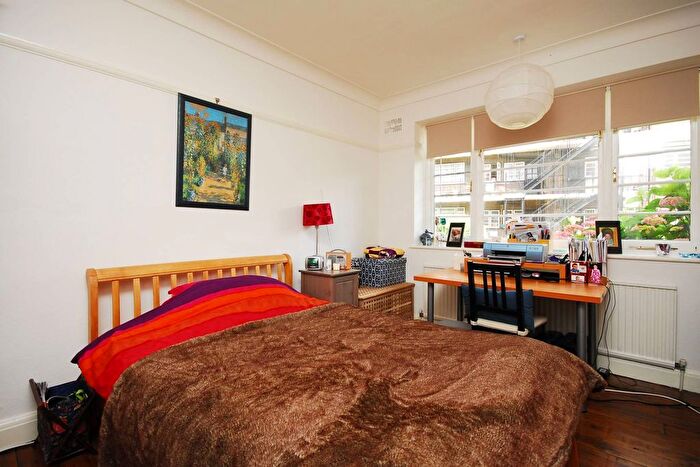 2 Bedroom Flat To Rent In Harvard Road, Chiswick, London, W4