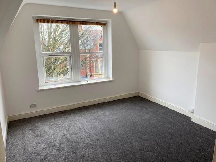 1 Bedroom Flat To Rent In Connaught Road, Cardiff, CF24