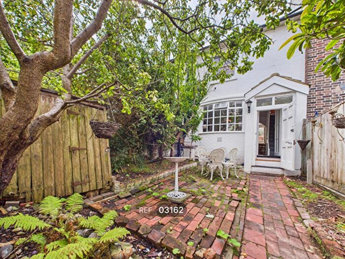 2 Bedroom Cottage To Rent In Crown Gardens, Brighton, East Sussex, BN1