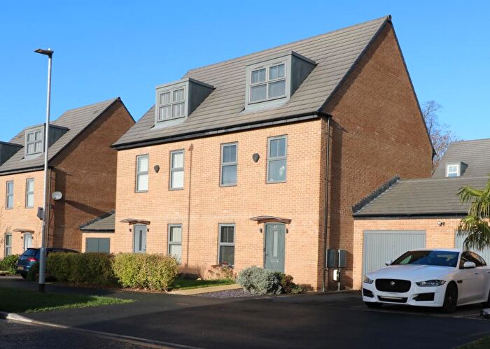 4 Bedroom Town House For Sale In Magnolia Road, Seacroft, Leeds, LS14